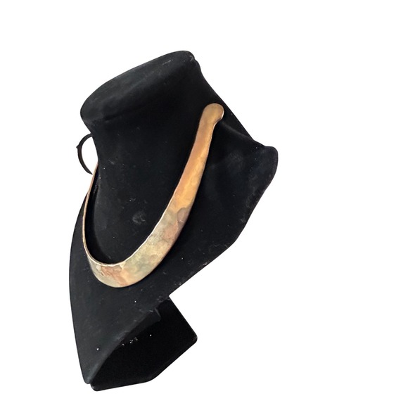 Vintage Hammered Brass Torque Collar Necklace Made in India Gold Tone Choker - Picture 3 of 6